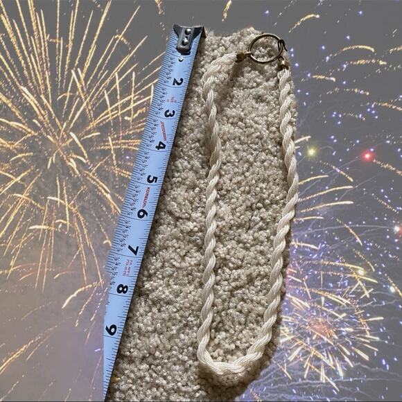 Vintage Costume Jewelry 3 Necklaces and 1 pair of clip-on earrings 4-pc Bundle - Picture 9 of 15